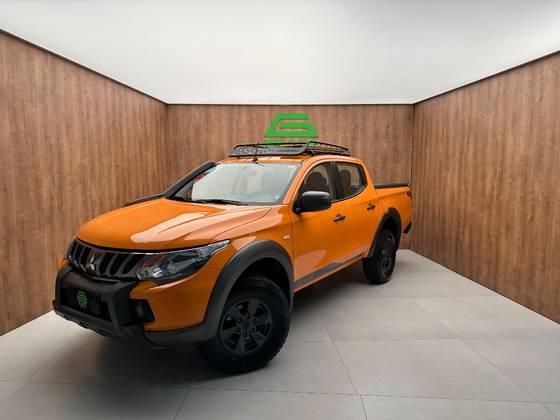 MITSUBISHI L200 TRITON 2.4 16V TURBO DIESEL SAVANA GLS CD 4X4 AUTOMÁTICO
